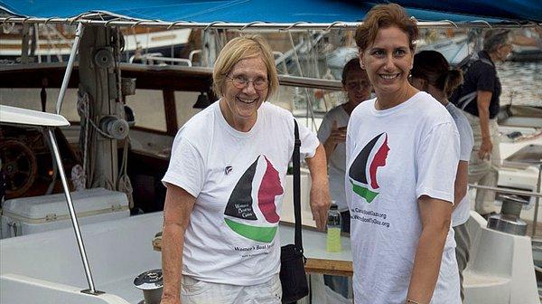 14 milletten 15 kadın aktivist, İsrail ablukası altındaki Gazze'ye yardım götürmek üzere iki gemiyle İspanya'nın Barcelona kentinden yola çıktı.