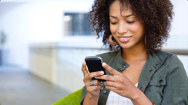 5. Когда вы вместе, большую часть времени она торчит в телефоне