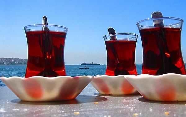 11. Çayın demlenme süresi yabancı çaylarda 5-7 dakika Türk çaylarında çayın kalitesine göre 10-15 dakika arasında olmalıdır.