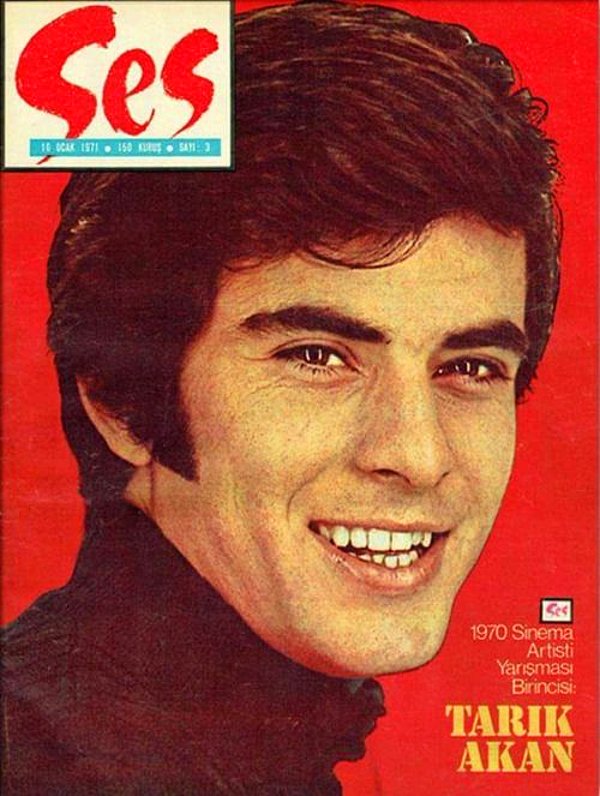 Akan oyunculuk hayatına 1970 yılında SES dergisinin yarışmasıyla adım attı