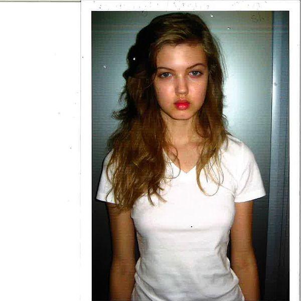 3. Lindsey Wixson looks eye catching with her extraordinary features.