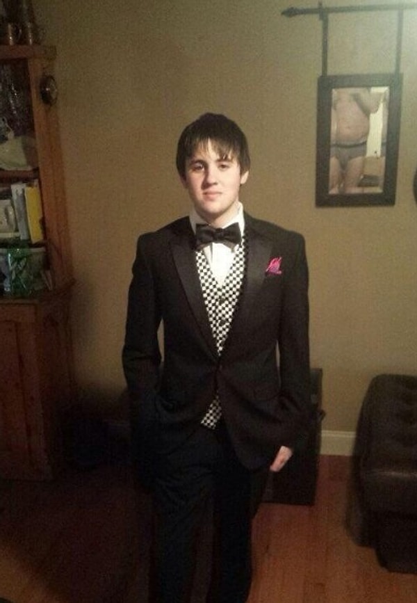 14. Ух ты, да ты просто красавчик! Но с папой тебе все равно не сравниться, малой, даже не старайся