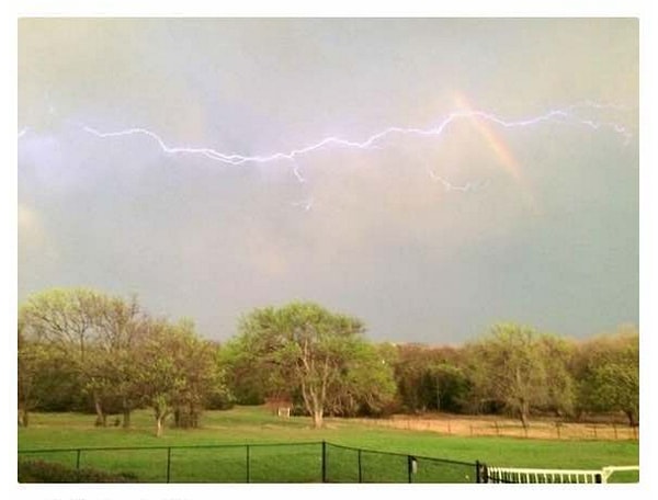 19. Молния и радуга на одном фото