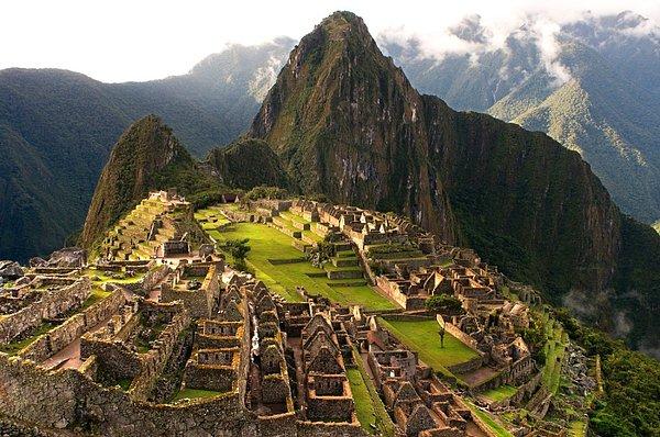 2. Kutsal Machu Picchu şehrine Inca Trail'dan yürüyün.