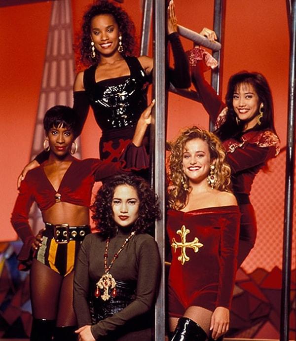 1. Ününü 1991'de katıldığı "In Living Color" televizyon programında "Fly Girl" seçilerek duyurdu.