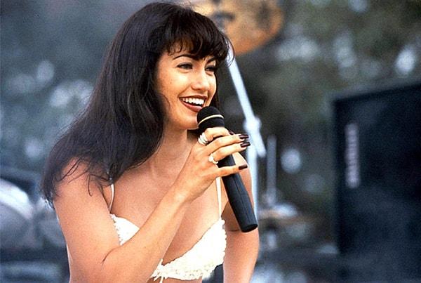 3. "Selena" filminde ölen sanatçı Selena'yı canlandırmak için şan dersi aldı ve böylelikle şarkı söylemek istediğini keşfetti.