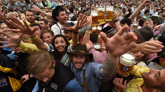 Oktoberfest'te 5 Buçuk Milyon Kişi 7 Milyon Litre Bira Tüketecek