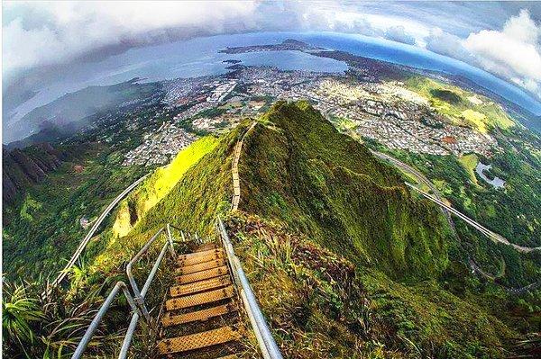7. Hawaii'deki Haiku Merdivenleri'ne tırmanın.