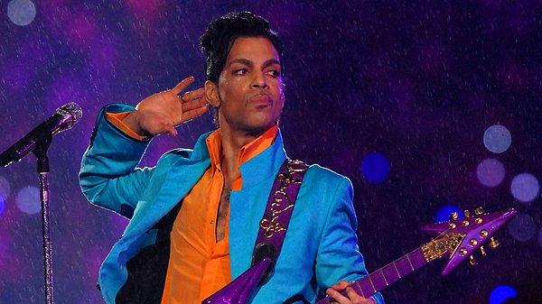 11. 21 Nisan 2016'da evinde ölü bulunan ABD'li pop şarkıcısı ve söz yazarı Prince'in ölüm sebebinin aşırı dozda uyuşturucu etki veren ilaçlar olduğu belirtildi.