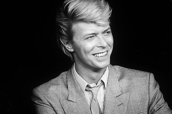 9. 18 ay boyunca pankreas kanseriyle mücadele eden efsanevi İngiliz müzisyen David Bowie, 69 yaşında yaşamını yitirdi.