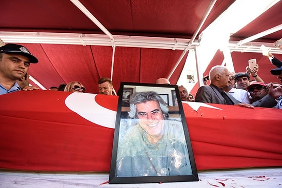 Yeşilçam'ın Jönüne Veda: Tarık Akan Son Yolculuğuna Uğurlandı...