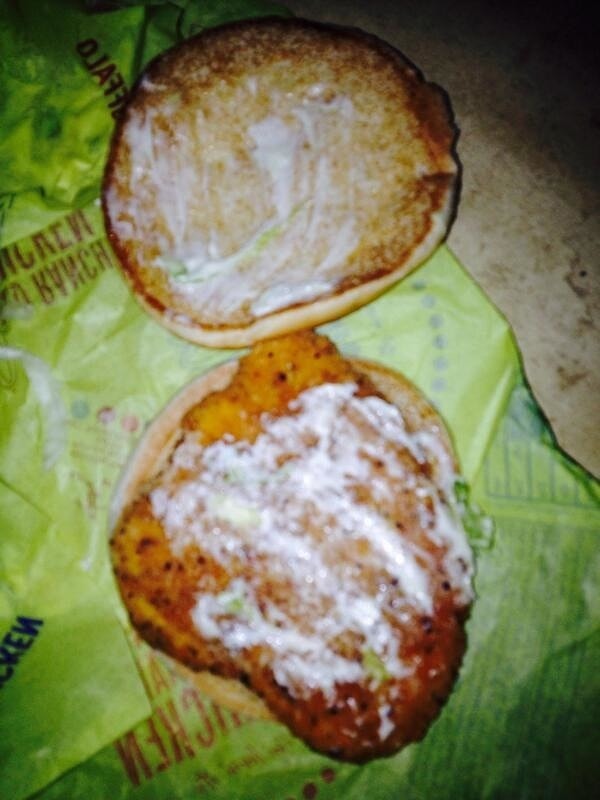 2. Хитрюга-мазик заставил всех думать, что он еда, в то время как сам вынашивал хитрый план по разрушению сэндвича.