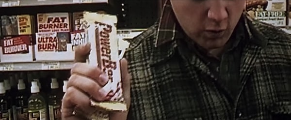 6. Режиссер намеренно давал актерам с каждым днем все меньше еды, тем самым содействуя конфликтной обстановке. В последние 2 дня рацион актеров состоял только из шоколадных батончиков, фруктов и воды