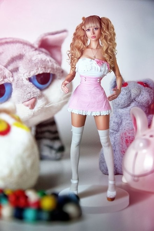 2. Весит девушка всего 40 кг при росте в 165 см.