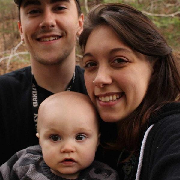 25 yaşındaki Ryan Lawrence, kızı Maddox ve karısı Morgan ile küçük ve mutlu bir aileydi ya da öyle görünüyordu...
