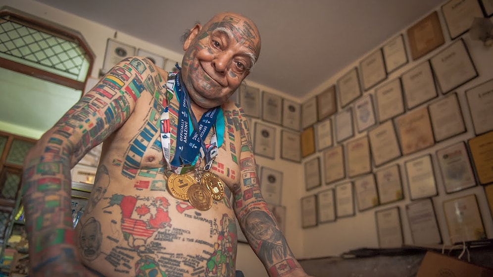 Rekor Manyağı Adam Yeni Rekoru İçin Dişlerini Sökerek 65 Tane Yanan Mumu Ağzına Sığdırdı