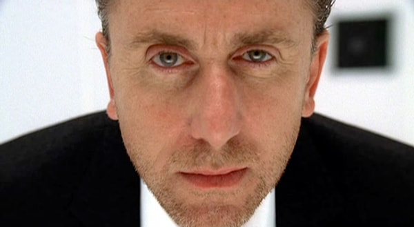 2. Всегда смотрите в глаза