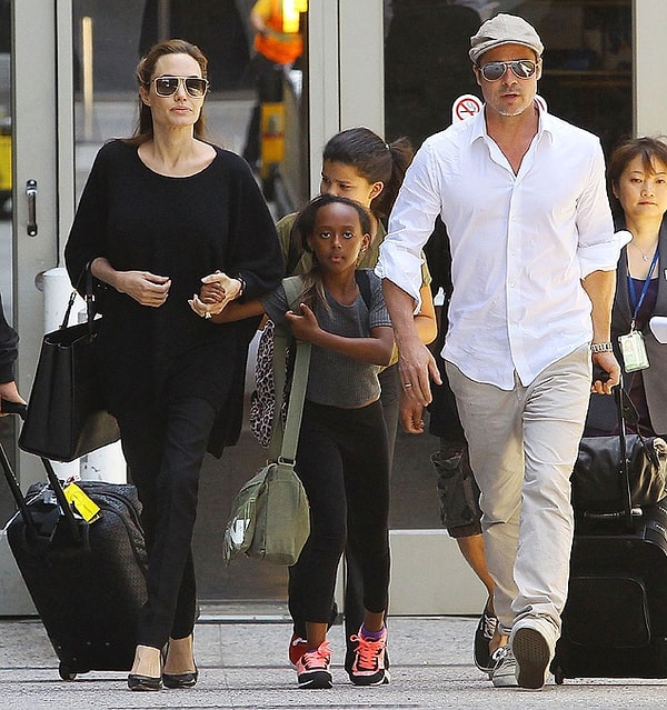 2. Как сообщил интернет-портал TMZ, "поводом для подачи документов стал конфликт из-за детей". Актриса категорически не согласна с методами воспитания своего супруга.