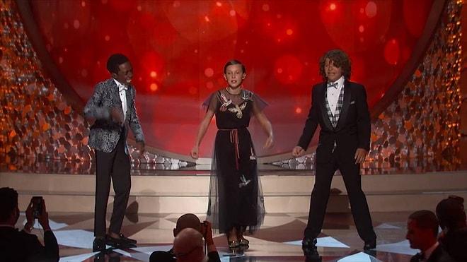 Stranger Things Yıldızlarından Emmy Töreninde 'Uptown Funk' Performansı