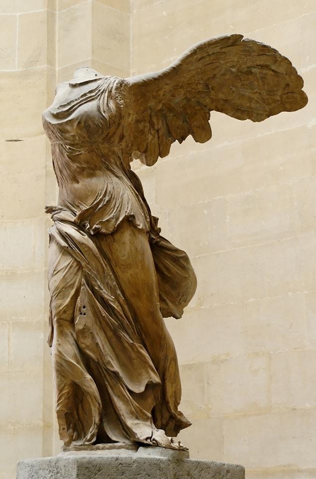 9. The beautiful imperfection of the ’’Nike of Samothrace’’