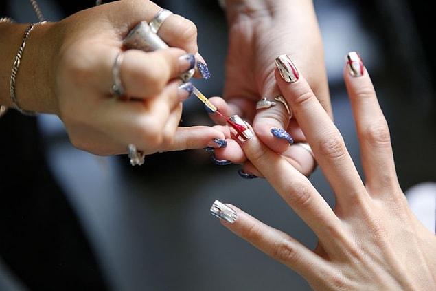 24. We love these metalic nails.