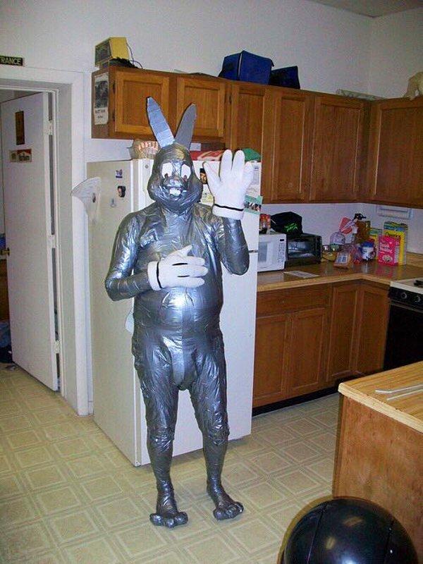 24. Düşük bütçeli Bugs Bunny cosplay'i ölümle sonuçlandı.