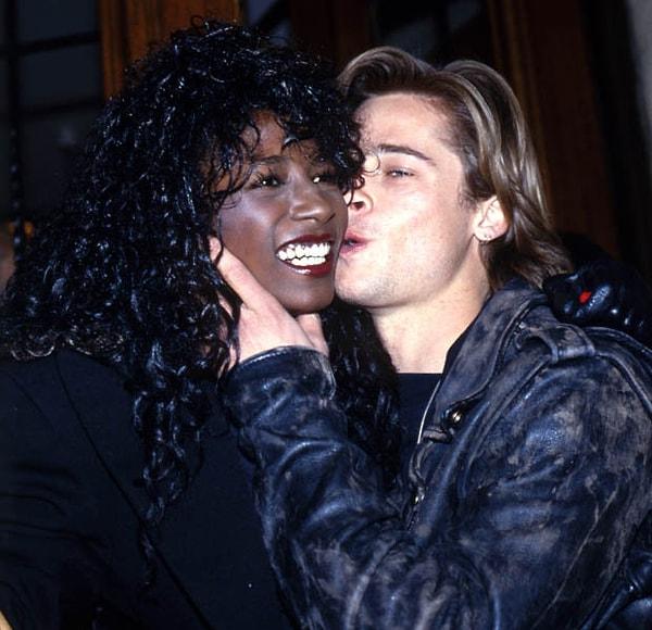 1987'de İngiliz şarkıcı Sinitta'yı TV'de gördükten sonra menajerinden ona ulaşmasını isteyen çapkın aktör, bu ilişkiyi başlatan taraf oldu.