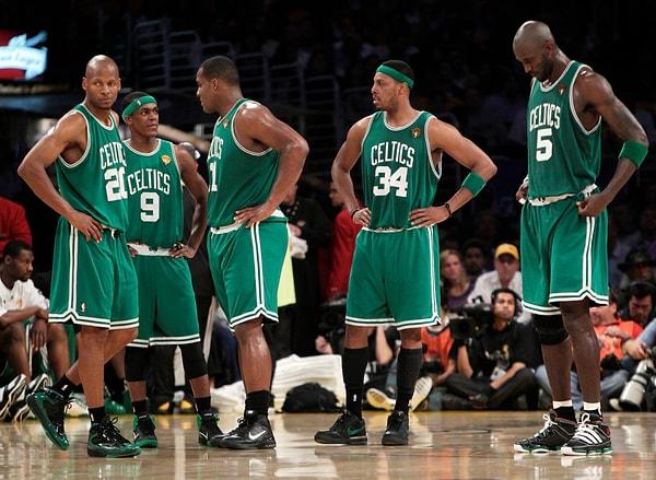 2010 - Garnett ve Celtics, Lakers'a karşı şampiyonluk serisini 7. maçta kaybetti.