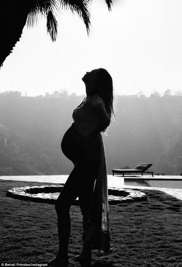 Namibiya asıllı model geçtiğimiz Perşembe İnstagram üzerinden son hamilelik fotoğrafını paylaşmış oldu.