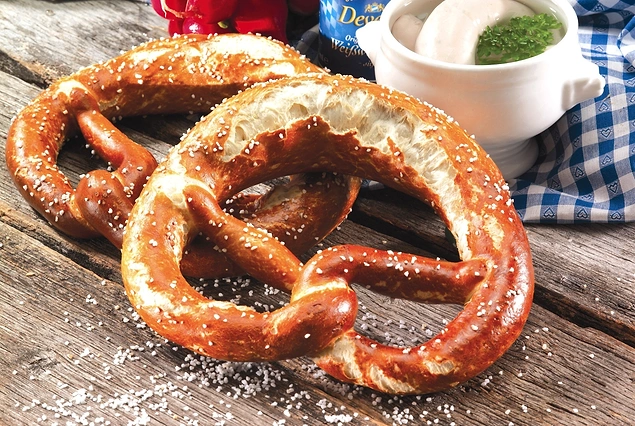 Bildiğimiz pretzel gibi ama Almanya'da ismi Brezel ile başlayalım.