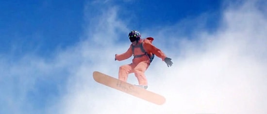 Snowboard Deneyimini Bulutların Üstüne Çıkaran Maceraperest Adam