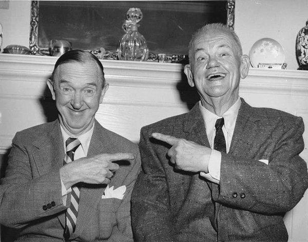 10. 20. yüzyılın ilk çeyreğinde çevirdikleri kısa filmlerle ünlü olan Laurel ve Hardy'nin birlikte olarak görüldükleri son fotoğrafları, 1956.
