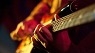 Gitar Sesini Biraz Daha Fazla Duyacağınız Ama Başınızı Çok da Ağrıtmayacak 19 Şarkı