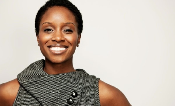 10. Зрелая женщина ни в ком не нуждается, она все может сама. Чего не скажешь о неопытной девочке, которая днями и ночами ждет кого-нибудь, кто спасет от всех бед и изменит всю ее жизнь.