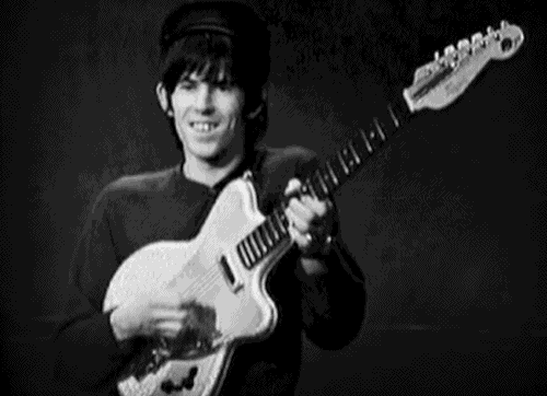 Biri Rolling Stones'un gitaristi Keith Richards, diğeri ise Looney Tunes karakteri Pepe le Pew!