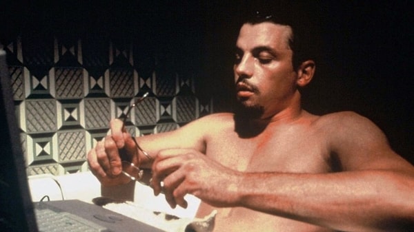 9. Взлом (2000)