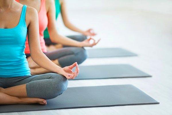 10. Yoga gibi vücudu dinlendiren egzersizler yapın.