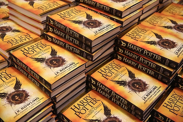 22. Почитайте какую-нибудь фантастику