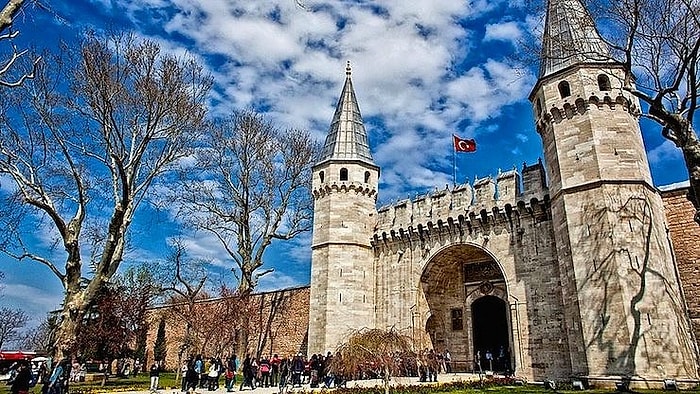 İlber Ortaylı'dan Topkapı Sarayı Açıklaması: 'Ciddi Bir Restorasyon Gerek, Bütçe Yetersiz'