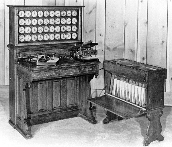 1. IBM, bilgisayar çağı öncesi ilk olarak devasa hesap makineleri üretiyordu.