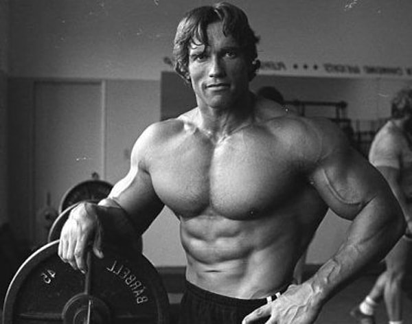 19. "Деньги не сделают вас счастливее. У меня сейчас 50 миллионов, и я так же счастлив, как и тогда, когда у меня было 48 миллионов".