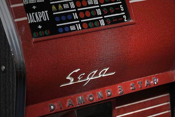 4. Video oyunu yazılımı ve donanımı geliştirme şirketi Sega, fotokabin ve slot makineleri üreterek işe başladı.