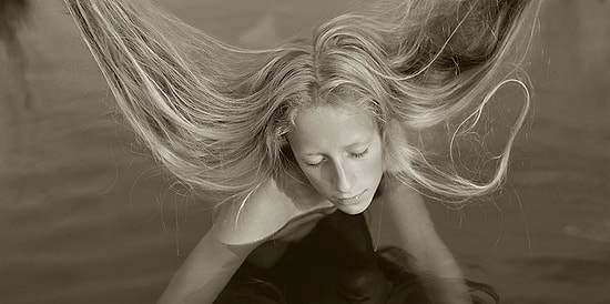 «Без смущения»: выставка фотографий голых детей вызвала общественный резонанс