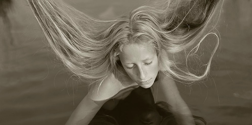 «Без смущения»: выставка фотографий голых детей вызвала общественный резонанс