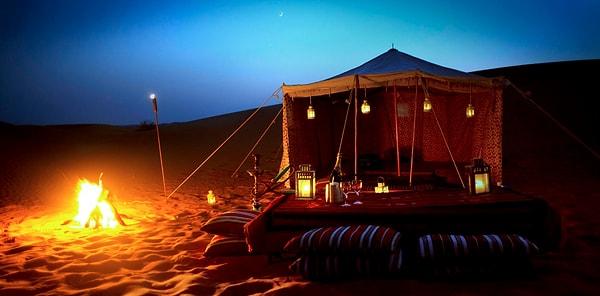 11. Dilerseniz bedevi tarzı minik çadırlarda da kalabilirsiniz. Kültürü sonuna kadar yaşamak isteyenler için oldukça ideal bir aktivite!