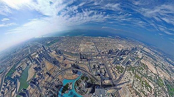 14. Burj Khalifa'ya kadar gitmişken, en tepesine tırmanmamak olmaz. Gidin ve dünyaya "en tepeden" bakın!