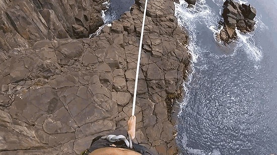 32 Metre Yükseklikte Korkusuzca Slackline Yapan Adam