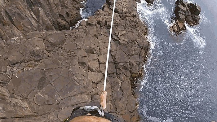 32 Metre Yükseklikte Korkusuzca Slackline Yapan Adam