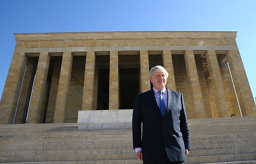 Anıtkabir'i ziyaret etti