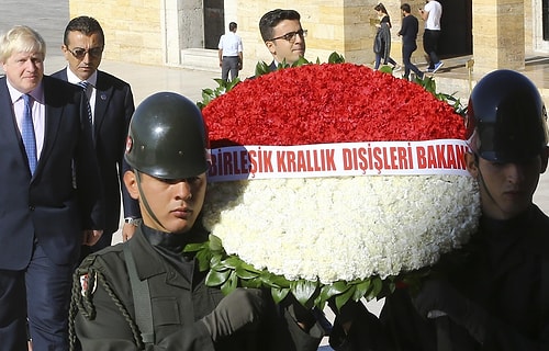 Anıtkabir'i ziyaret etti